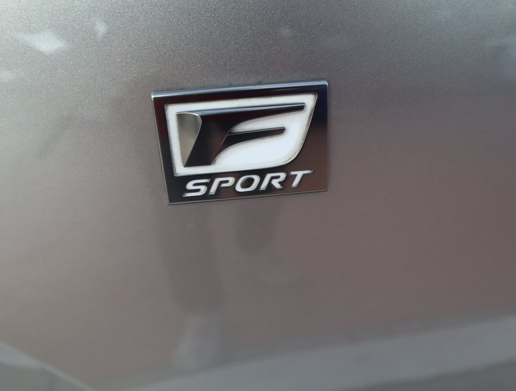 Thumbnail: 2022 Lexus IS - 9