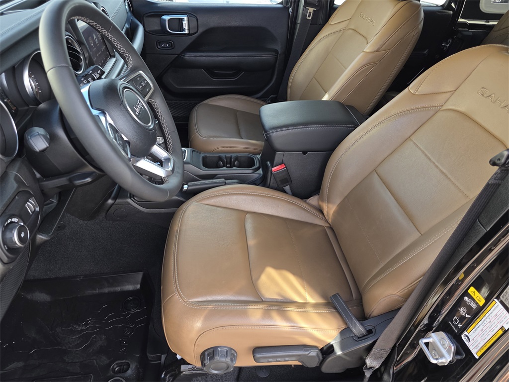 2023 Jeep Wrangler Sahara - 11