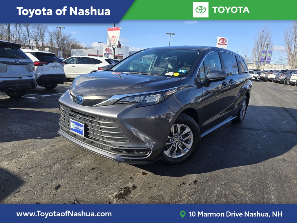 2025 Toyota Sienna LE 8-Passenger FWD