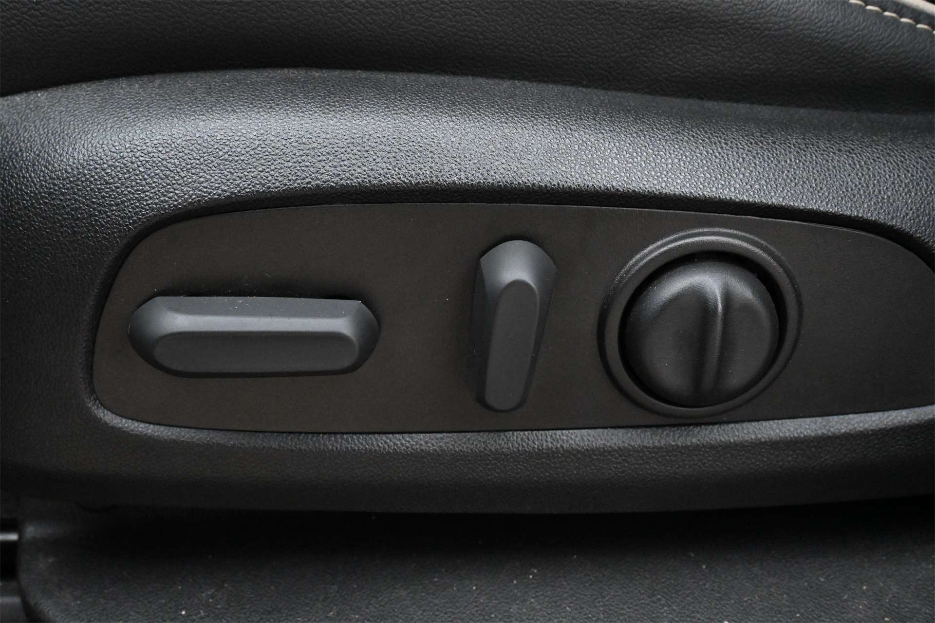 2022 Chevrolet Traverse Premier White at Bayshore Chrysler Jeep Dodge Ram