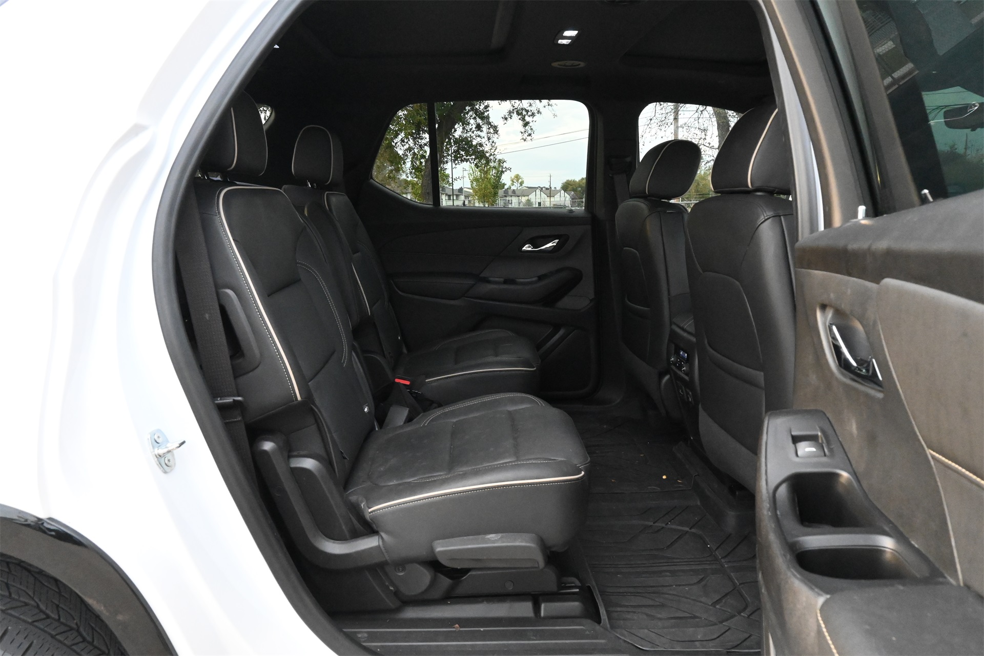 2022 Chevrolet Traverse Premier White at Bayshore Chrysler Jeep Dodge Ram