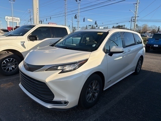 2021 Toyota Sienna XLE 7-Passenger AWD