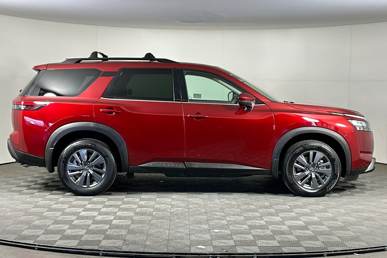 2024 Nissan Pathfinder SV photo 2