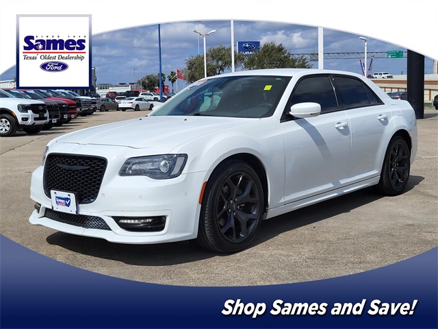 2022 Chrysler 300 Touring L RWD