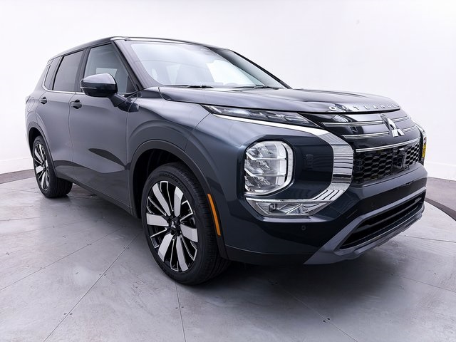 2026 Mitsubishi Outlander SE's photo