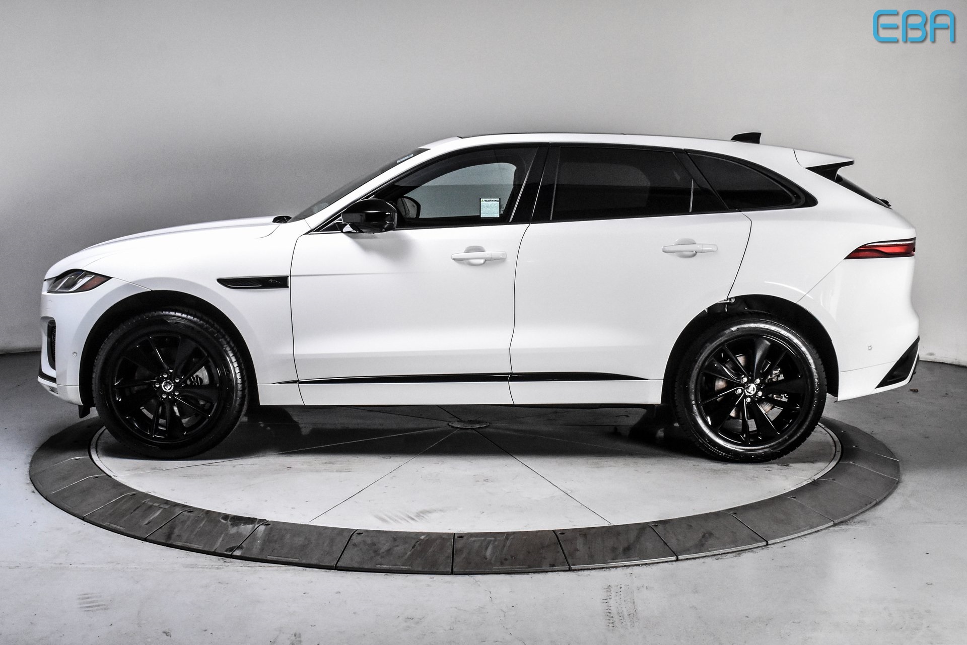 2024 Jaguar F-PACE P400 R-Dynamic S photo 3