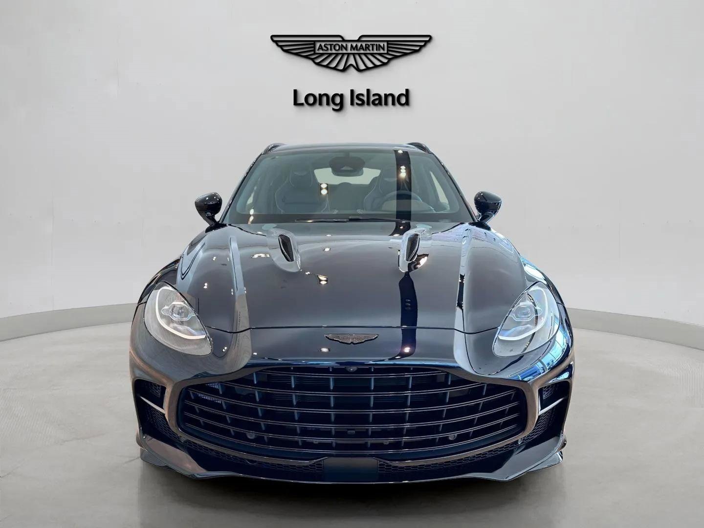 2025 Aston Martin DBX photo 2