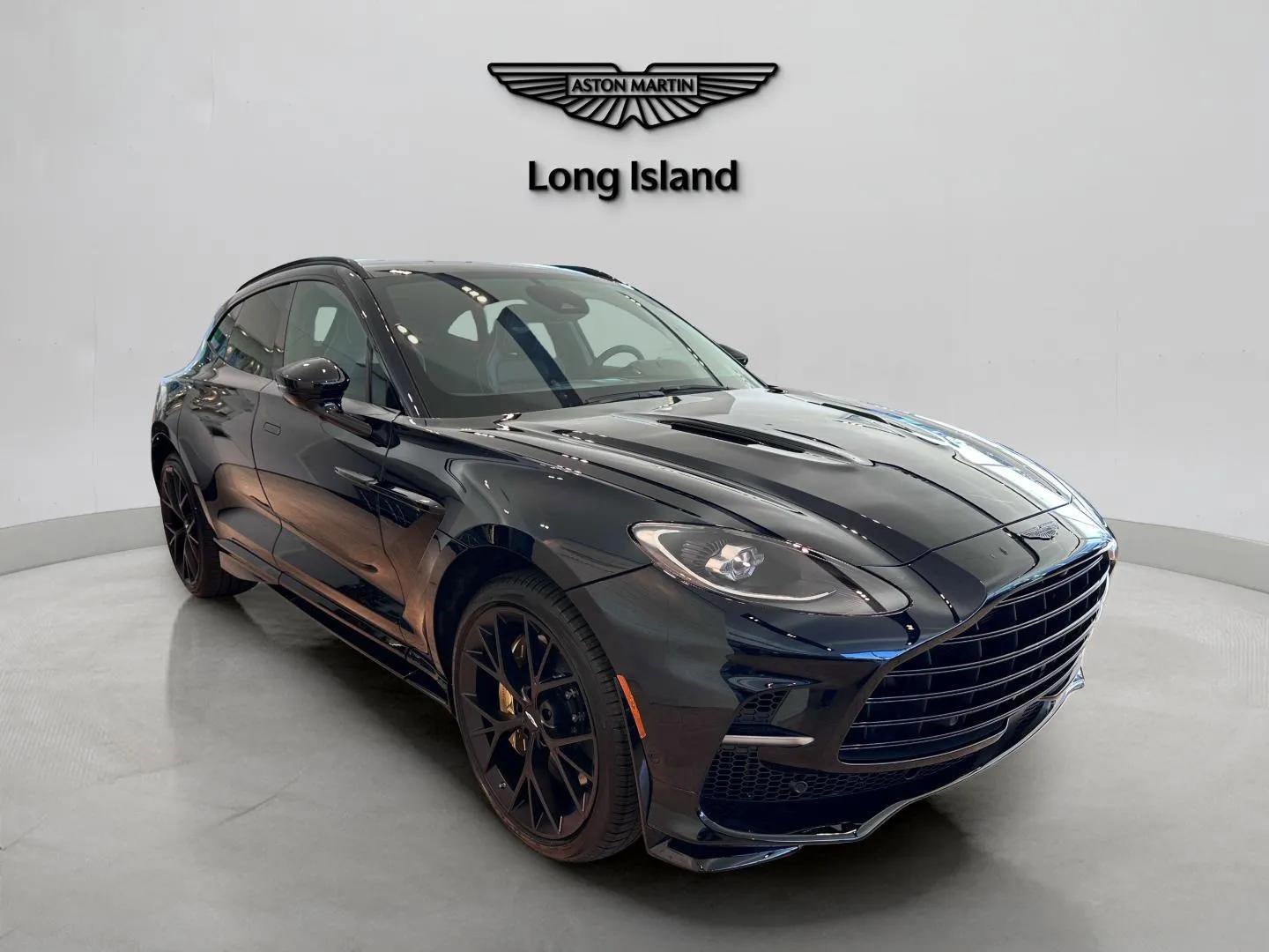 2025 Aston Martin DBX photo 3