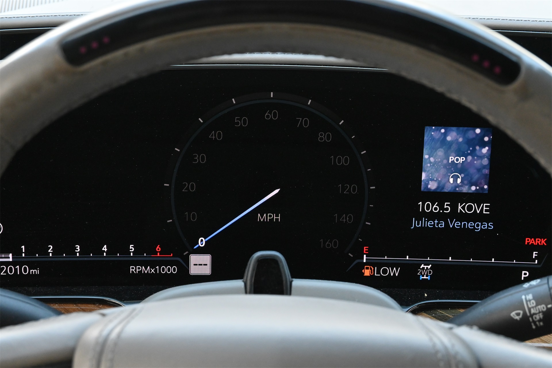 2021 Cadillac Escalade Premium Luxury Platinum White at Autostrade