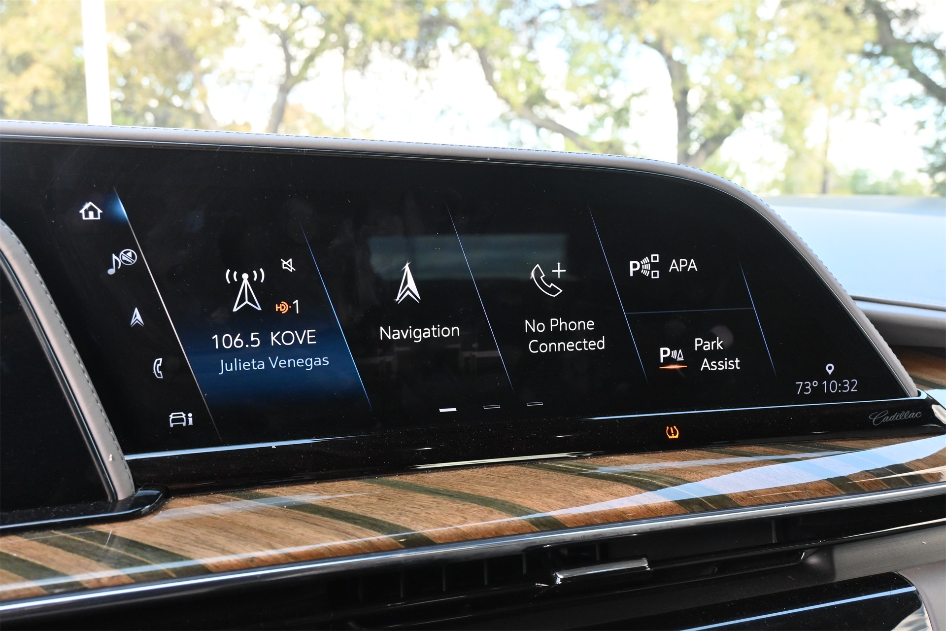 2021 Cadillac Escalade Premium Luxury Platinum White at Autostrade