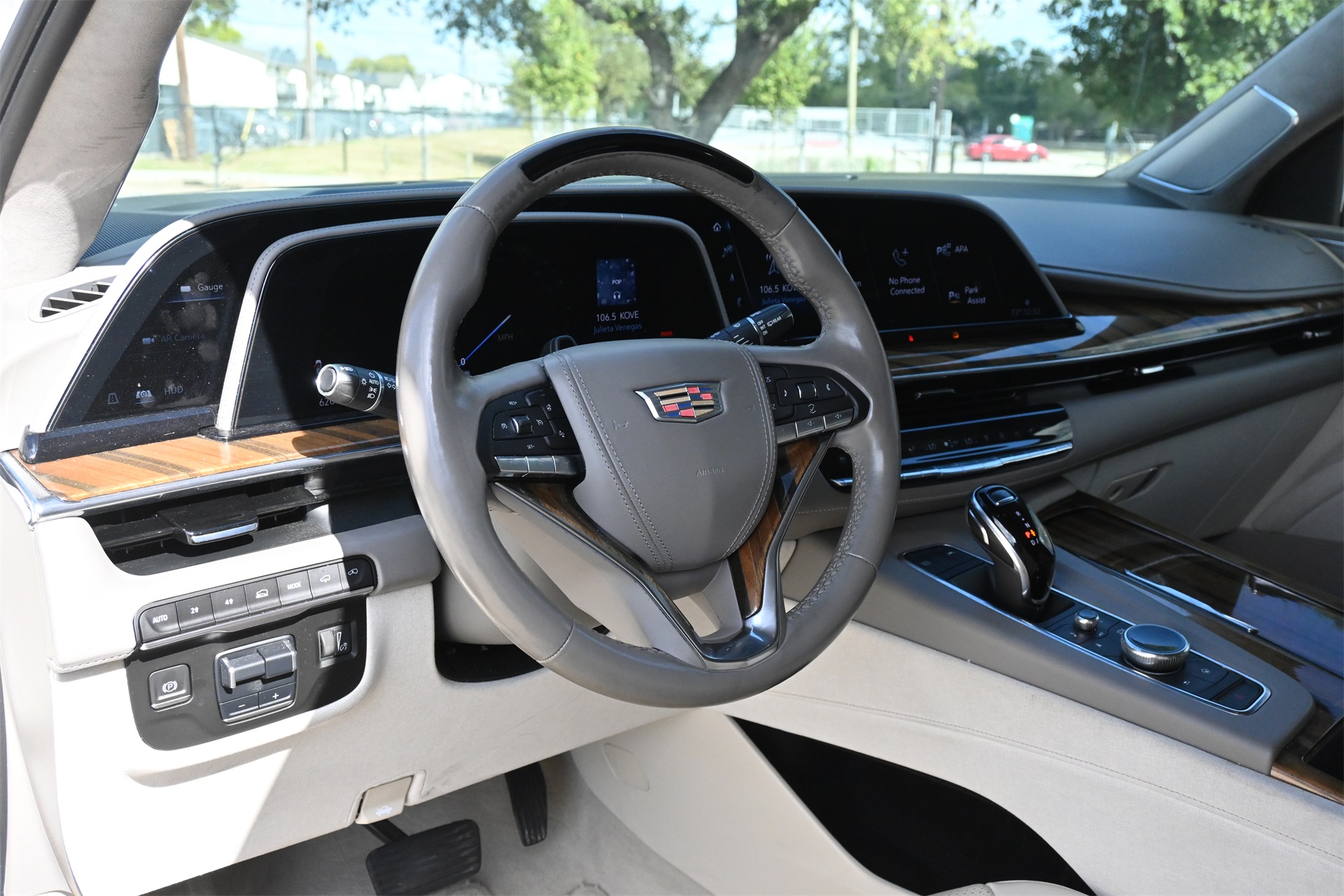 2021 Cadillac Escalade Premium Luxury Platinum White at Autostrade