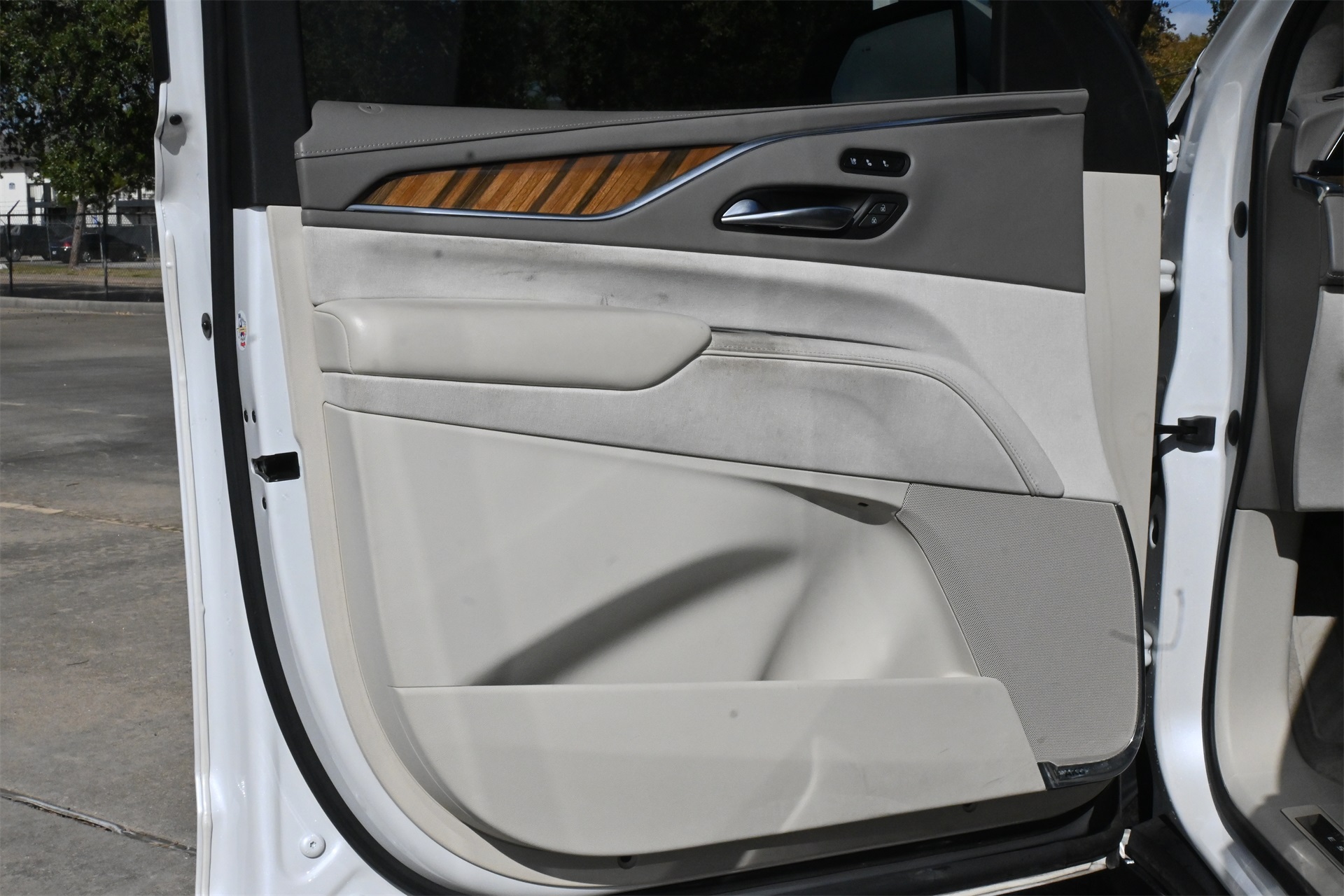 2021 Cadillac Escalade Premium Luxury Platinum White at Autostrade