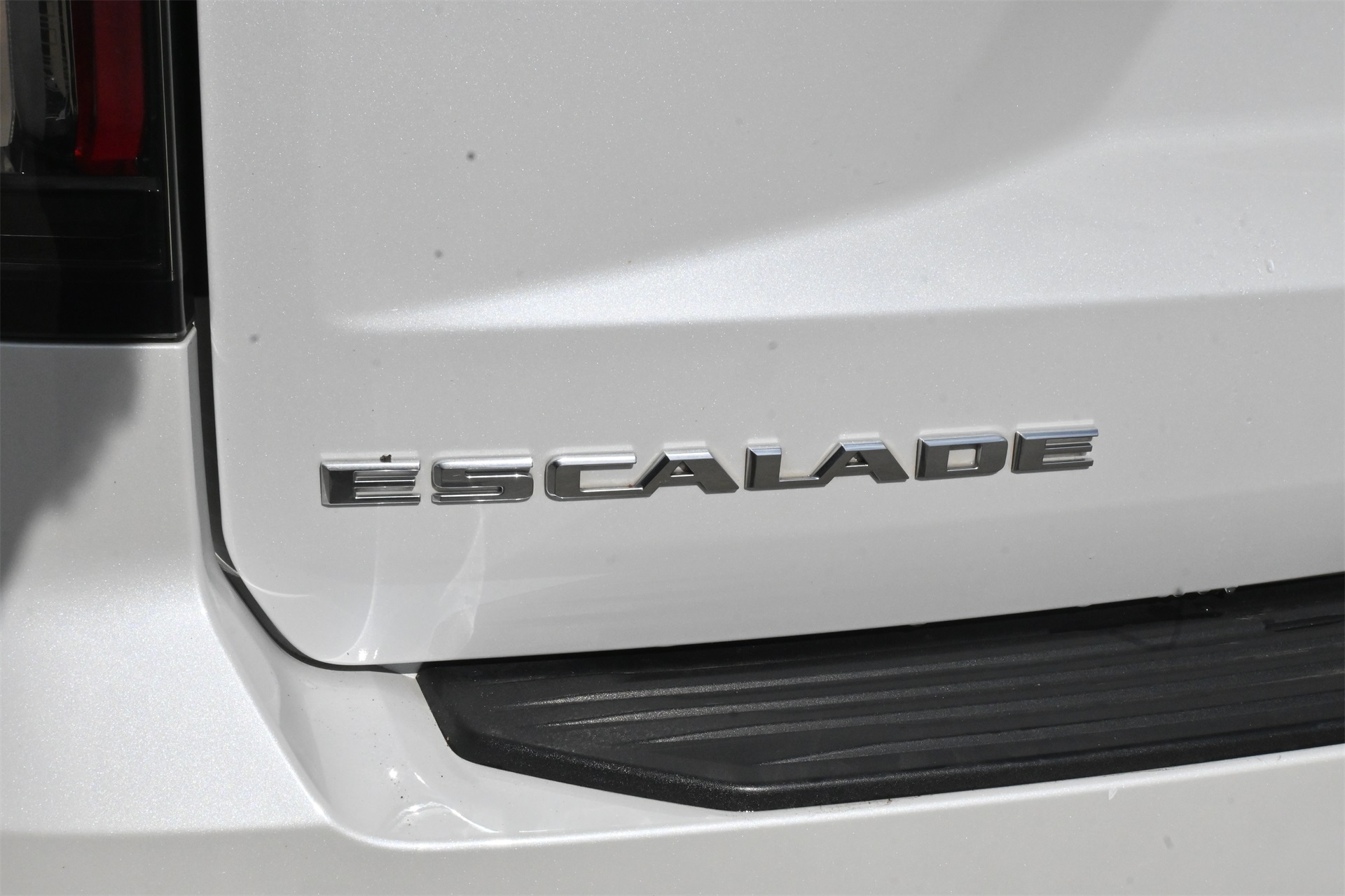 2021 Cadillac Escalade Premium Luxury Platinum White at Autostrade