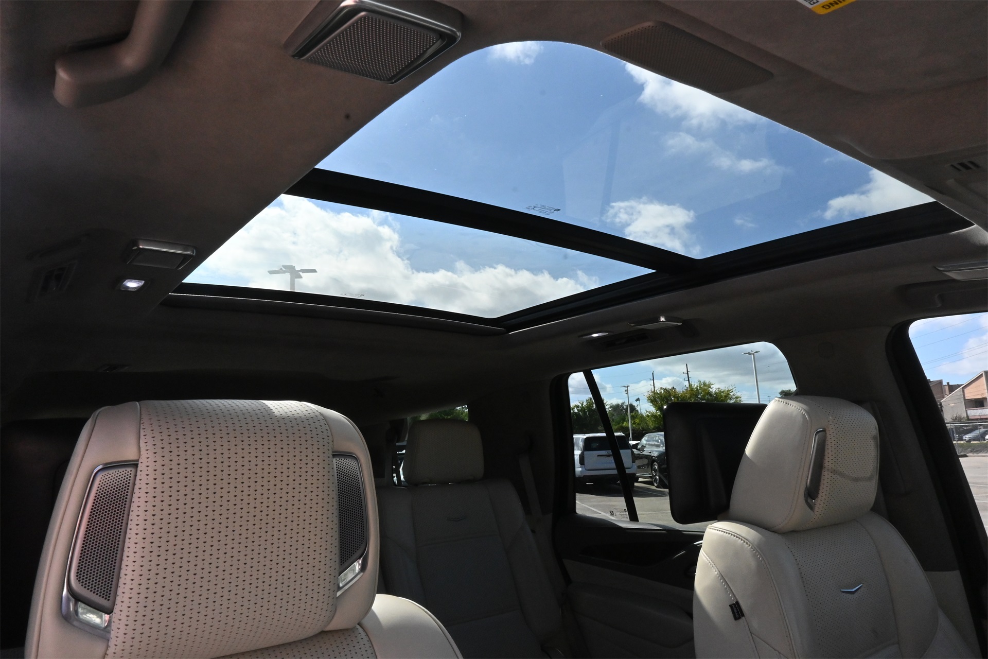 2021 Cadillac Escalade Premium Luxury Platinum White at Autostrade