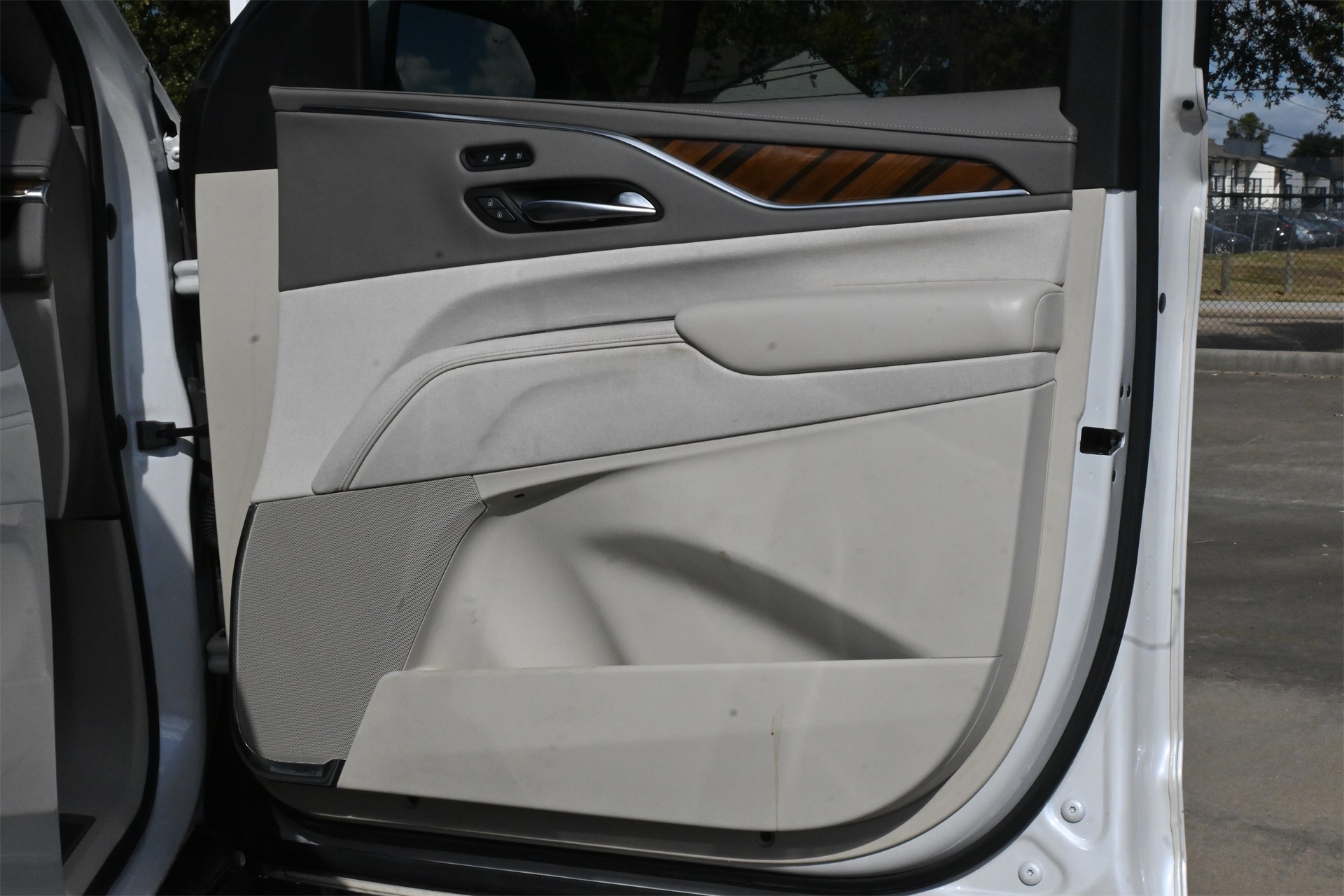 2021 Cadillac Escalade Premium Luxury Platinum White at Autostrade