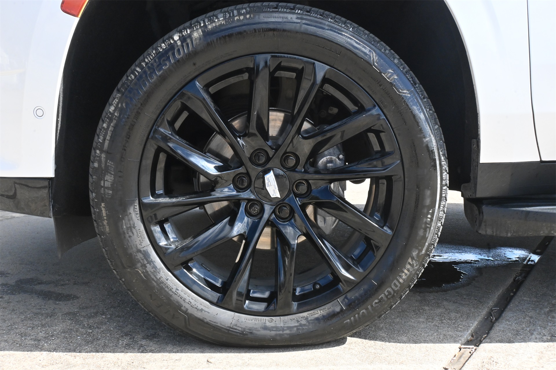 2021 Cadillac Escalade Premium Luxury Platinum White at Autostrade