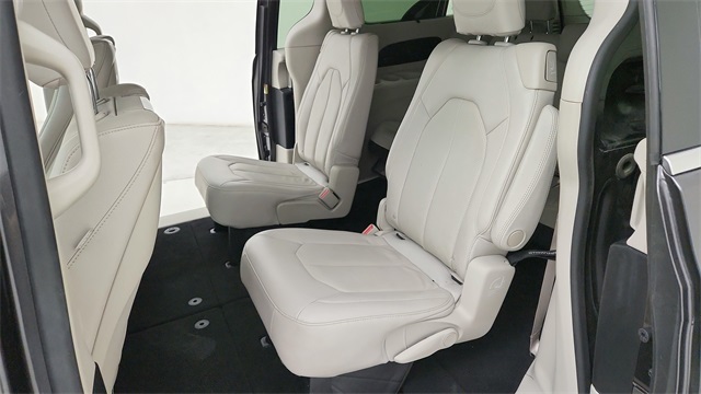 2019 Chrysler Pacifica Touring L Plus Gray at Durrett Motor Company