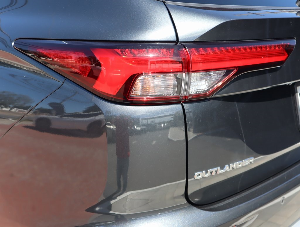 Thumbnail: 2024 Mitsubishi Outlander - 14