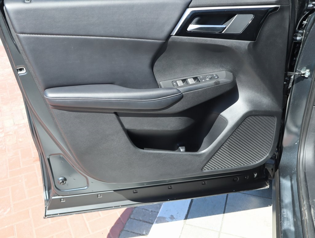 Thumbnail: 2024 Mitsubishi Outlander - 16