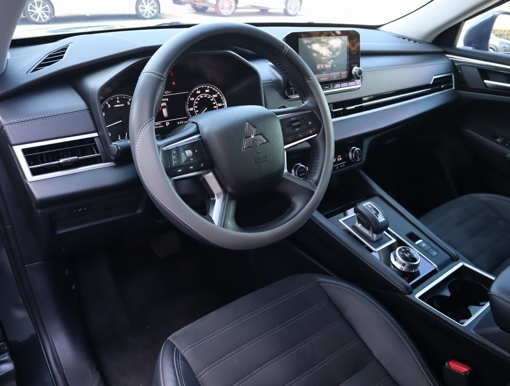 Thumbnail: 2024 Mitsubishi Outlander - 24