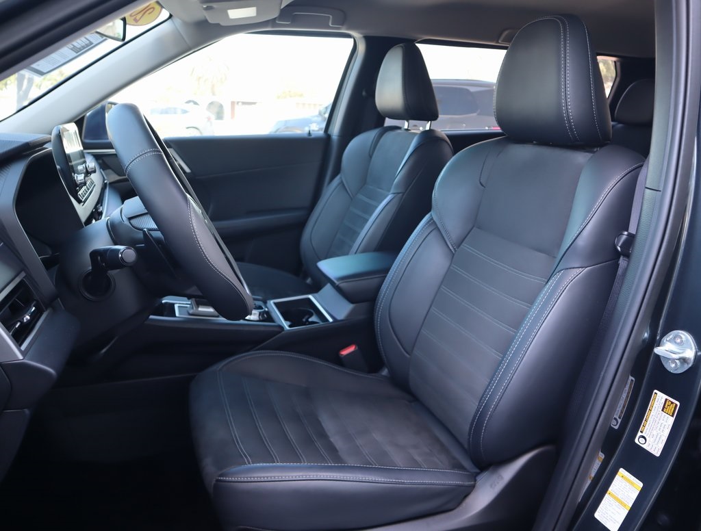 Thumbnail: 2024 Mitsubishi Outlander - 25