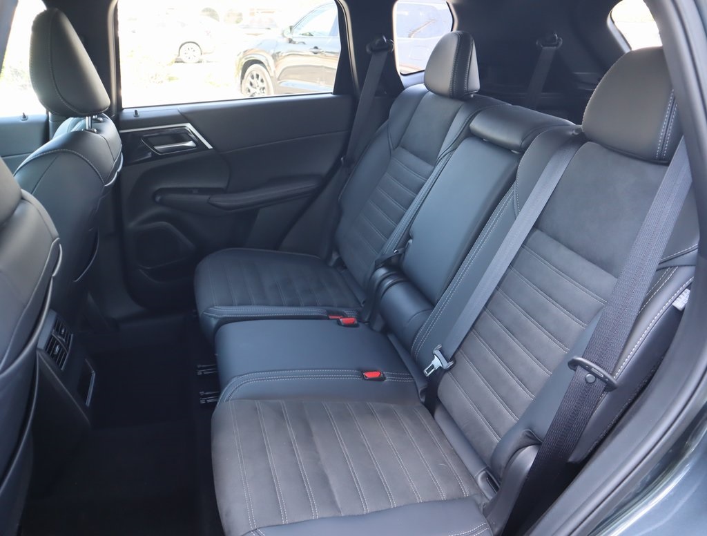 Thumbnail: 2024 Mitsubishi Outlander - 27