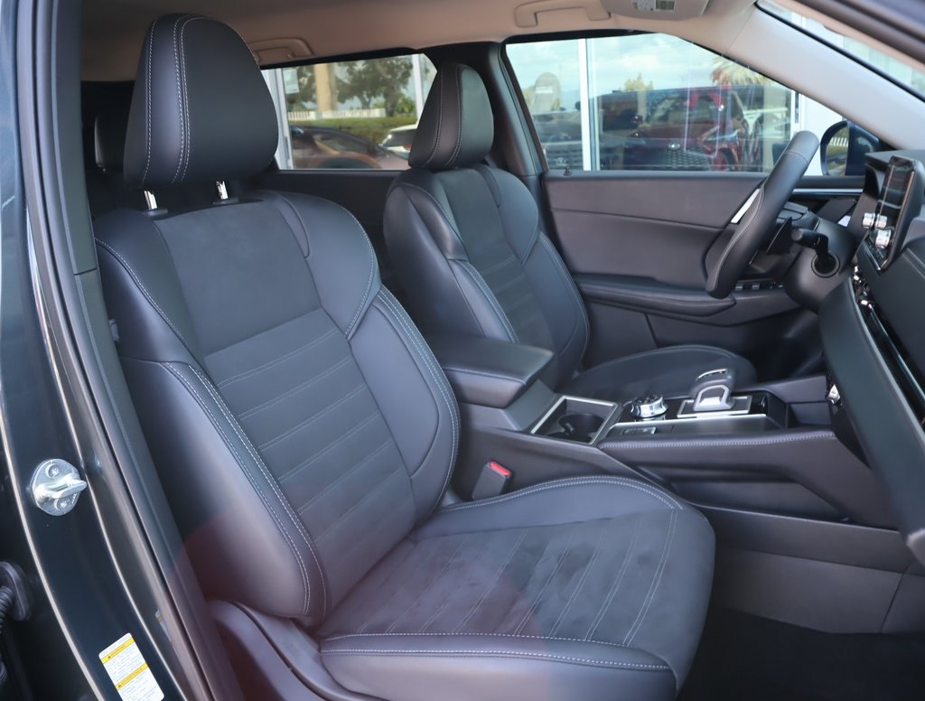 Thumbnail: 2024 Mitsubishi Outlander - 28