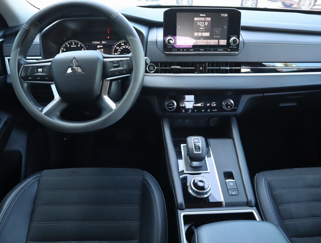 Thumbnail: 2024 Mitsubishi Outlander - 31