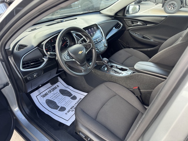 2024 Chevrolet Malibu 1LT photo 2
