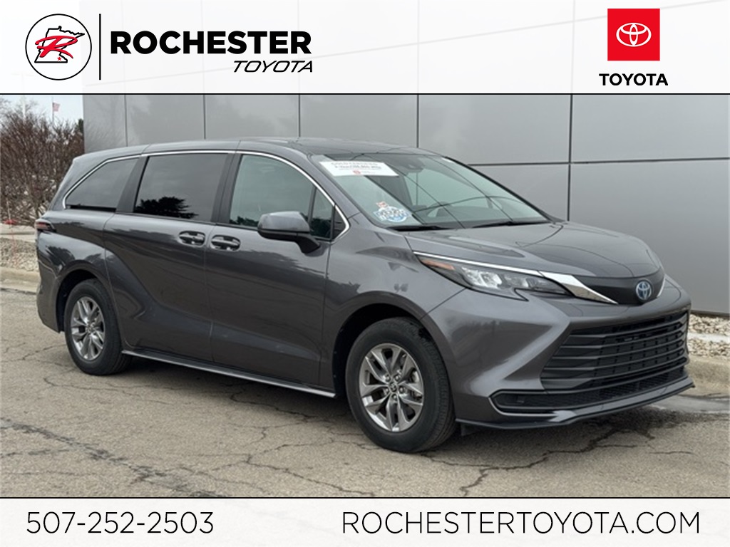 2025 Toyota Sienna LE 8-Passenger FWD