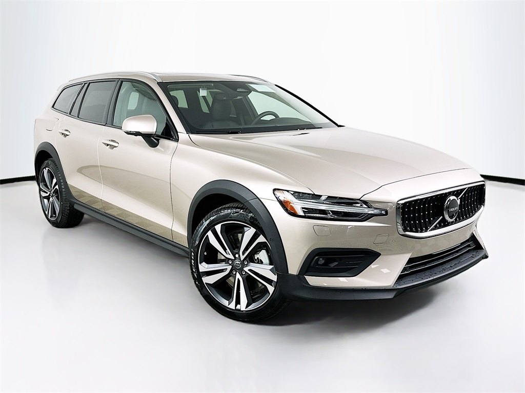 2024 Volvo V60 Cross Country B5 Plus