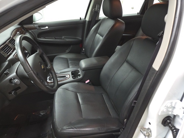 2014 Chevrolet Impala Limited LTZ Fleet photo 4