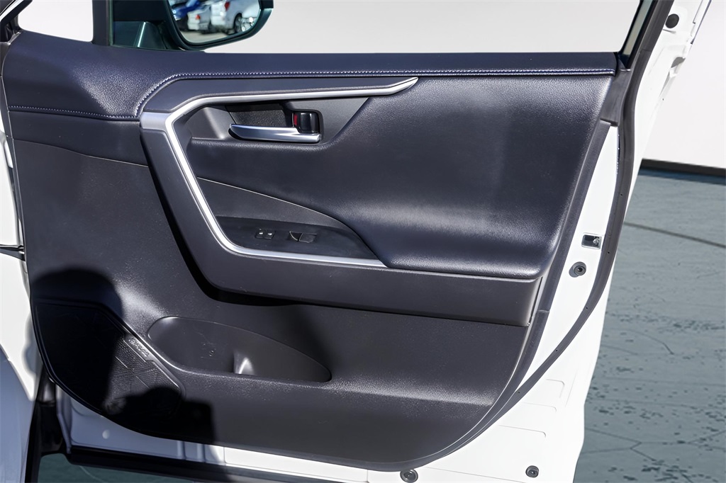 Used Car 2020 Toyota Rav4 Hybrid  Xse For Sale Under $30,000 In Austin, Texas