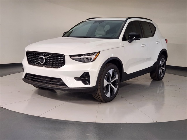 2026 Volvo XC40 B5 Plus