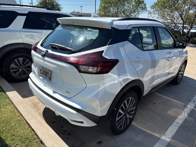 2024 Nissan Kicks SR photo 2