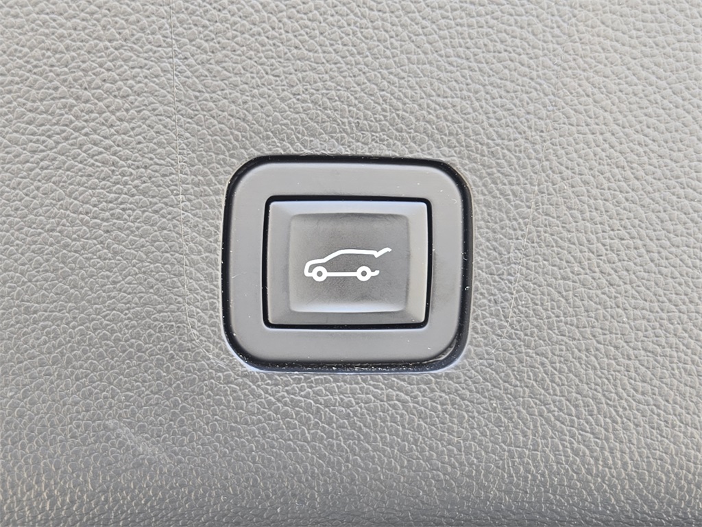 2019 Chevrolet Traverse Premier White at Classic Elite Chevrolet Hwy 6