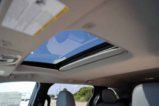2025 Toyota Sienna XLE - 10