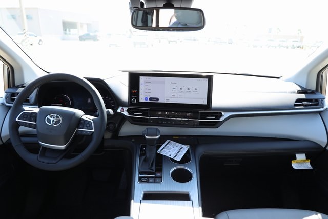 2025 Toyota Sienna XLE - 11