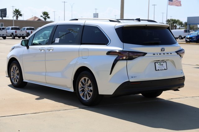 2025 Toyota Sienna XLE - 5