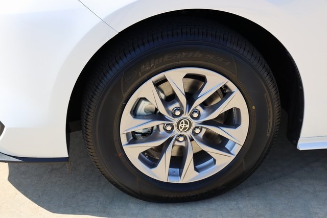 2025 Toyota Sienna XLE - 8