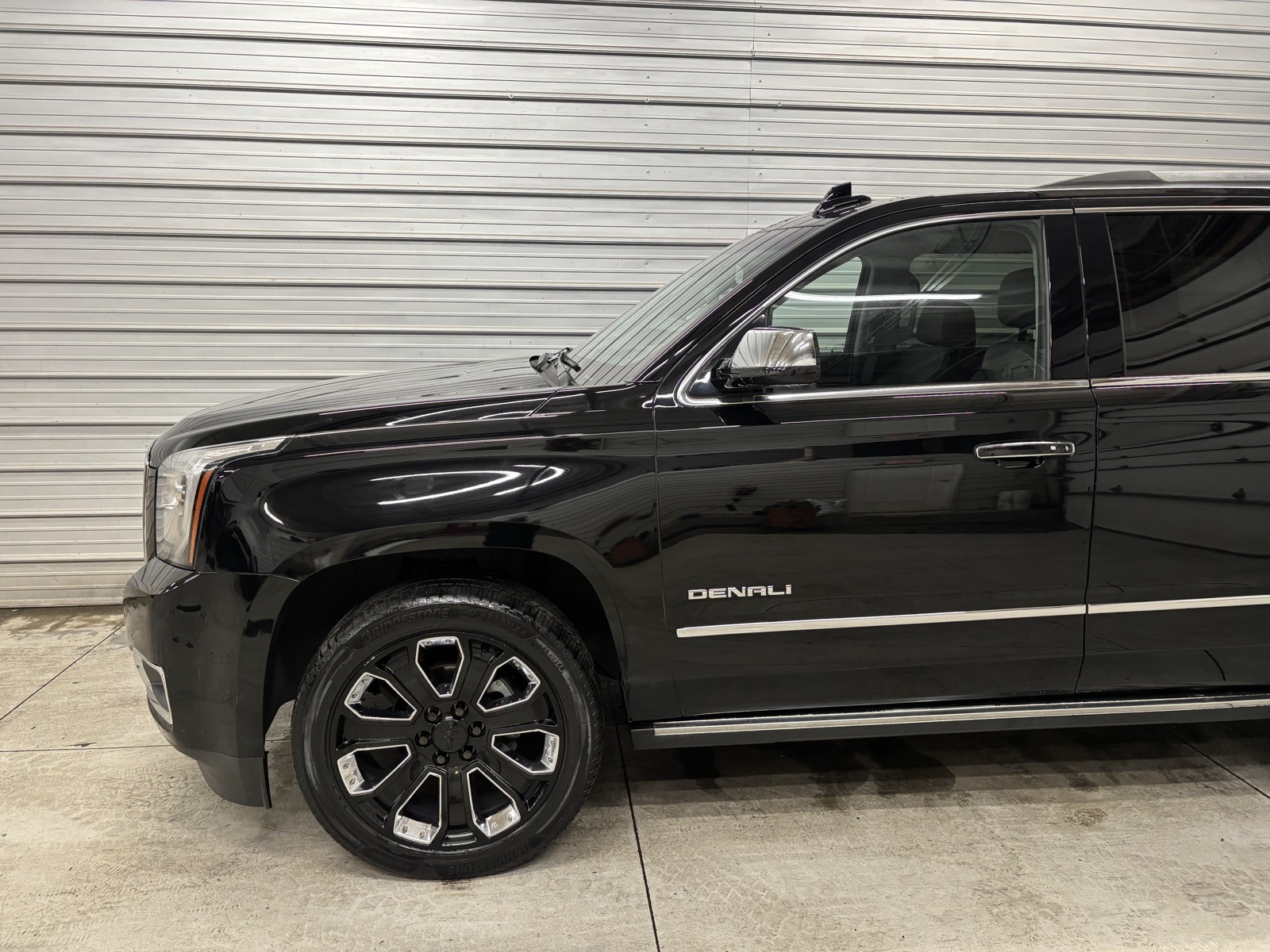 2019 Gmc Yukon Denali photo 3