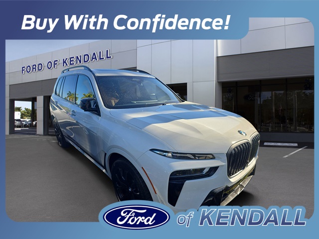 2025 BMW X7 M60i AWD