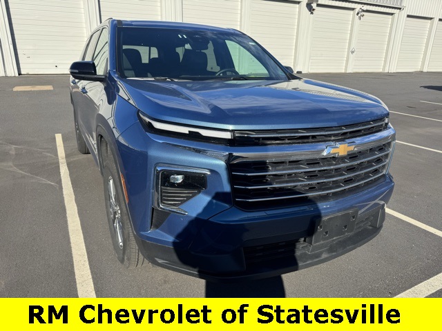 2025 Chevrolet Traverse LT FWD