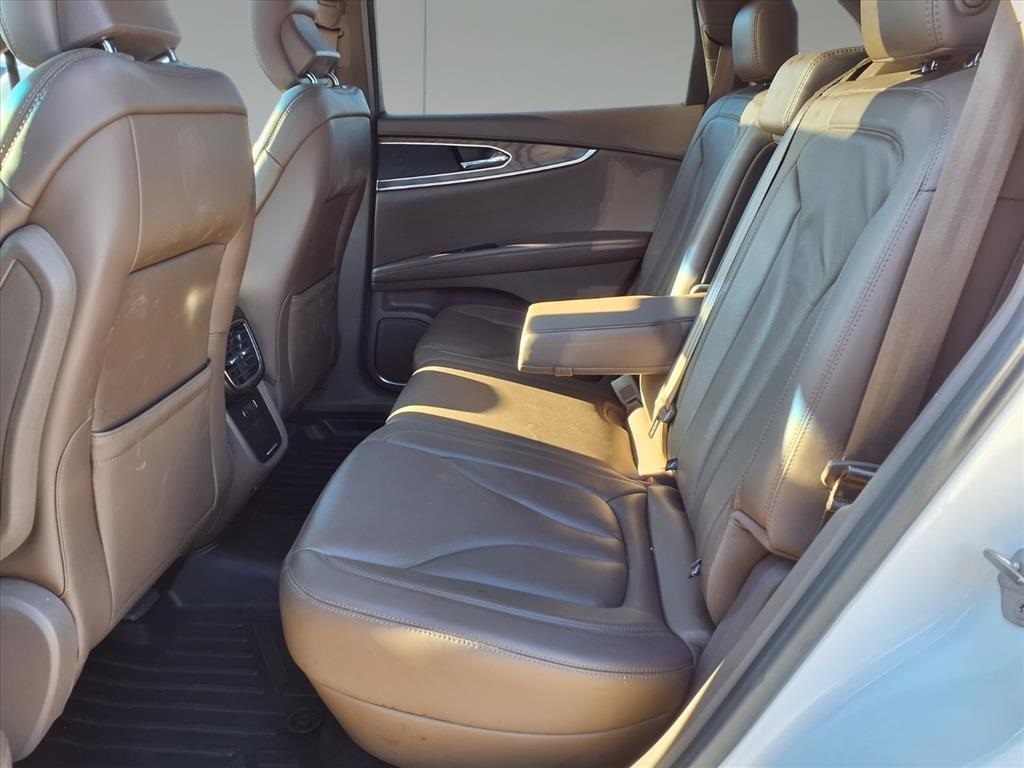 2018 Lincoln MKX Reserve White at Parkway Family Mazda