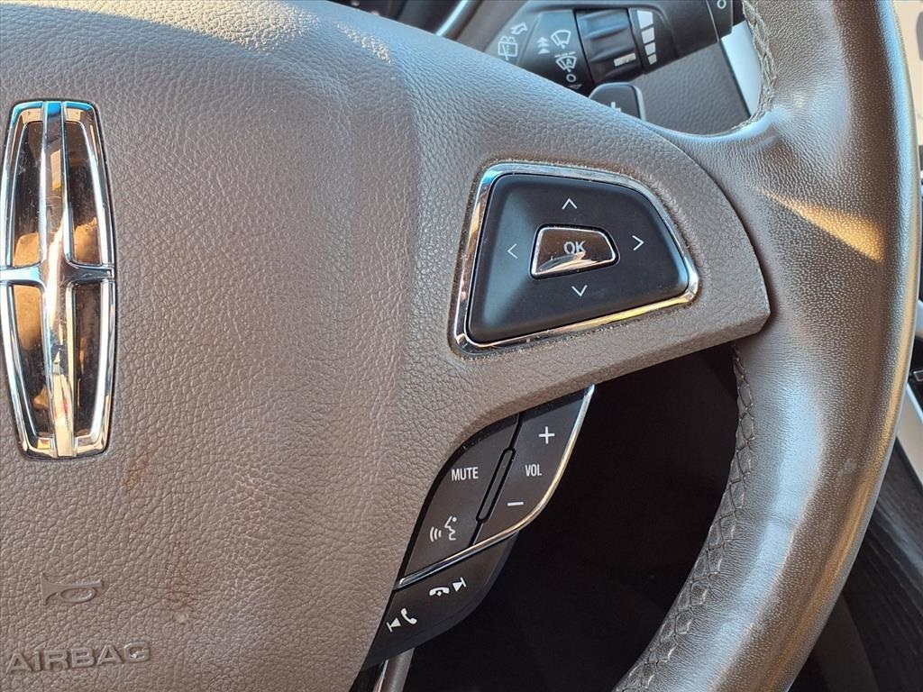 2018 Lincoln MKX Reserve White at Parkway Family Mazda