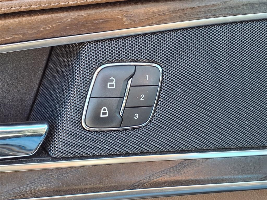 2018 Lincoln MKX Reserve White at Parkway Family Mazda