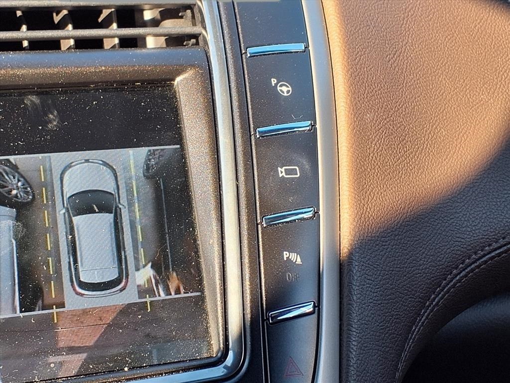 2018 Lincoln MKX Reserve White at Parkway Family Mazda