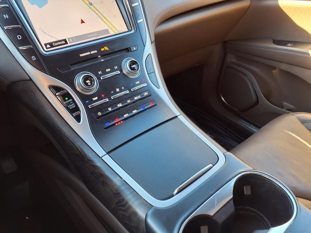 2018 Lincoln MKX Reserve White at Parkway Family Mazda