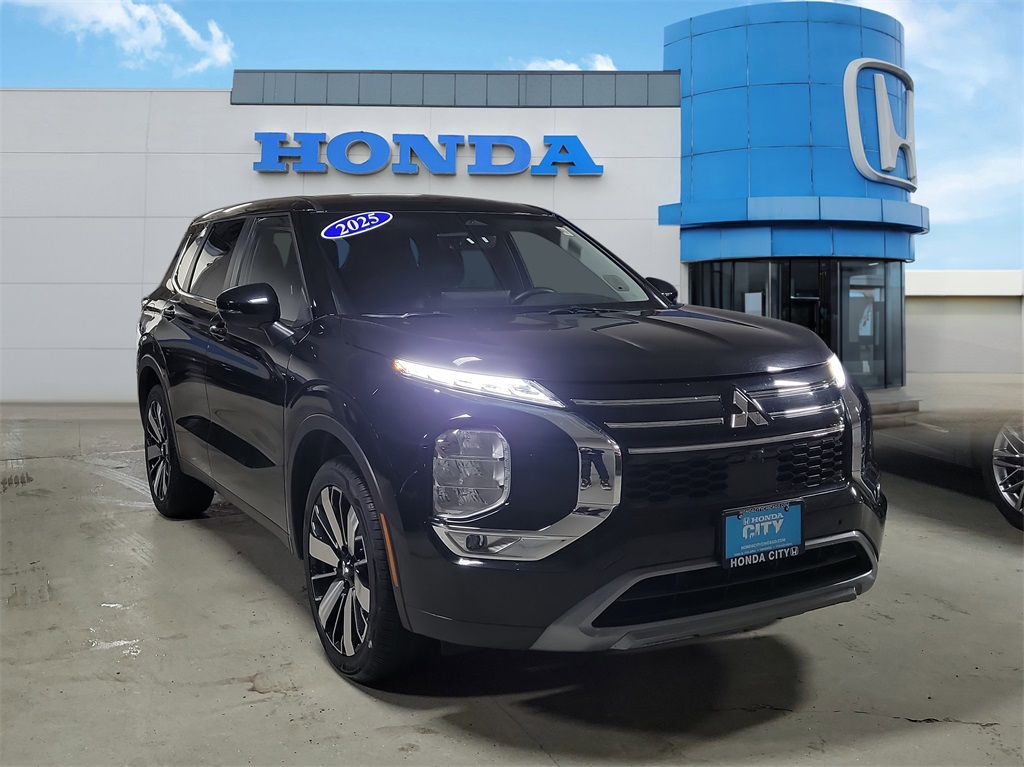 2025 Mitsubishi Outlander SE FWD