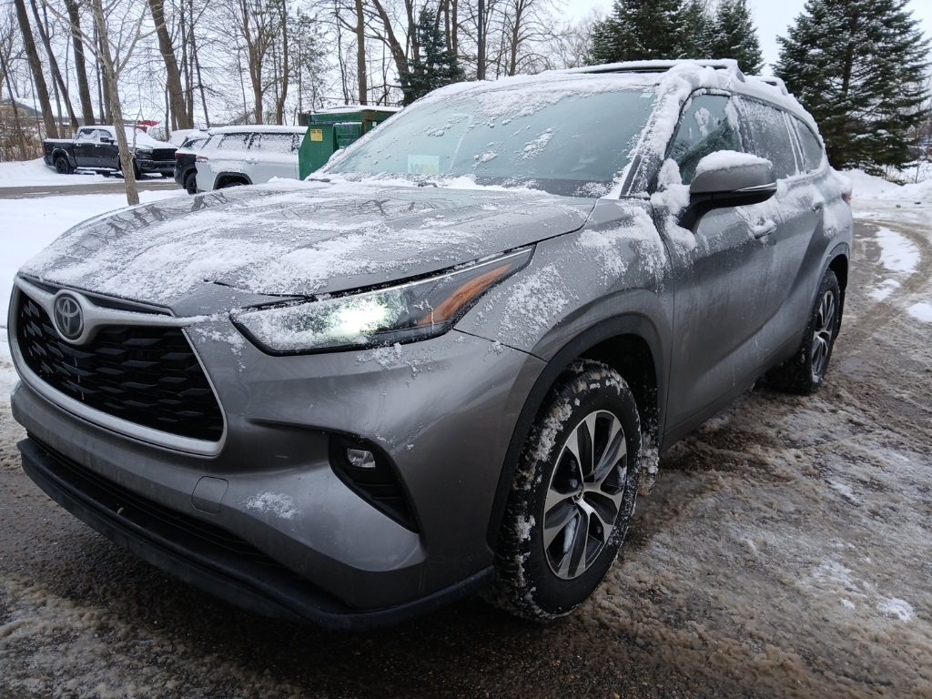 2025 Toyota Highlander XLE AWD